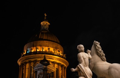 Свадебная фотосессия у Исаакиевского собора: магия Петербурга в каждом кадре Свадебная фотосессия у Исаакиевского собора: магия Петербурга в каждом кадре